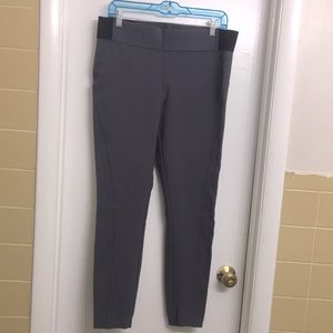 Simply Vera Vera Wang dark grey Leggings in great condition.